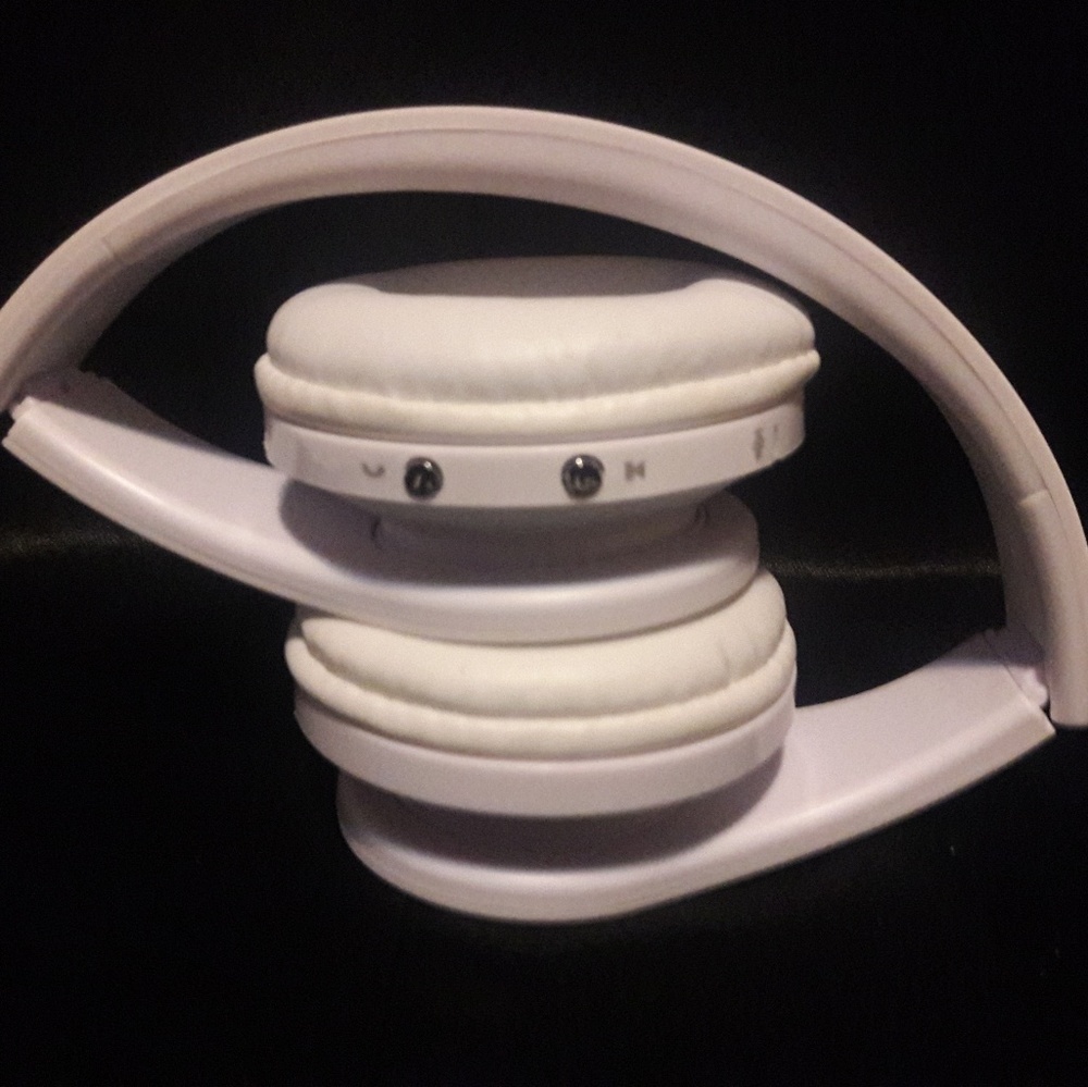 Bluetooth headset. - Picture 2 of 3
